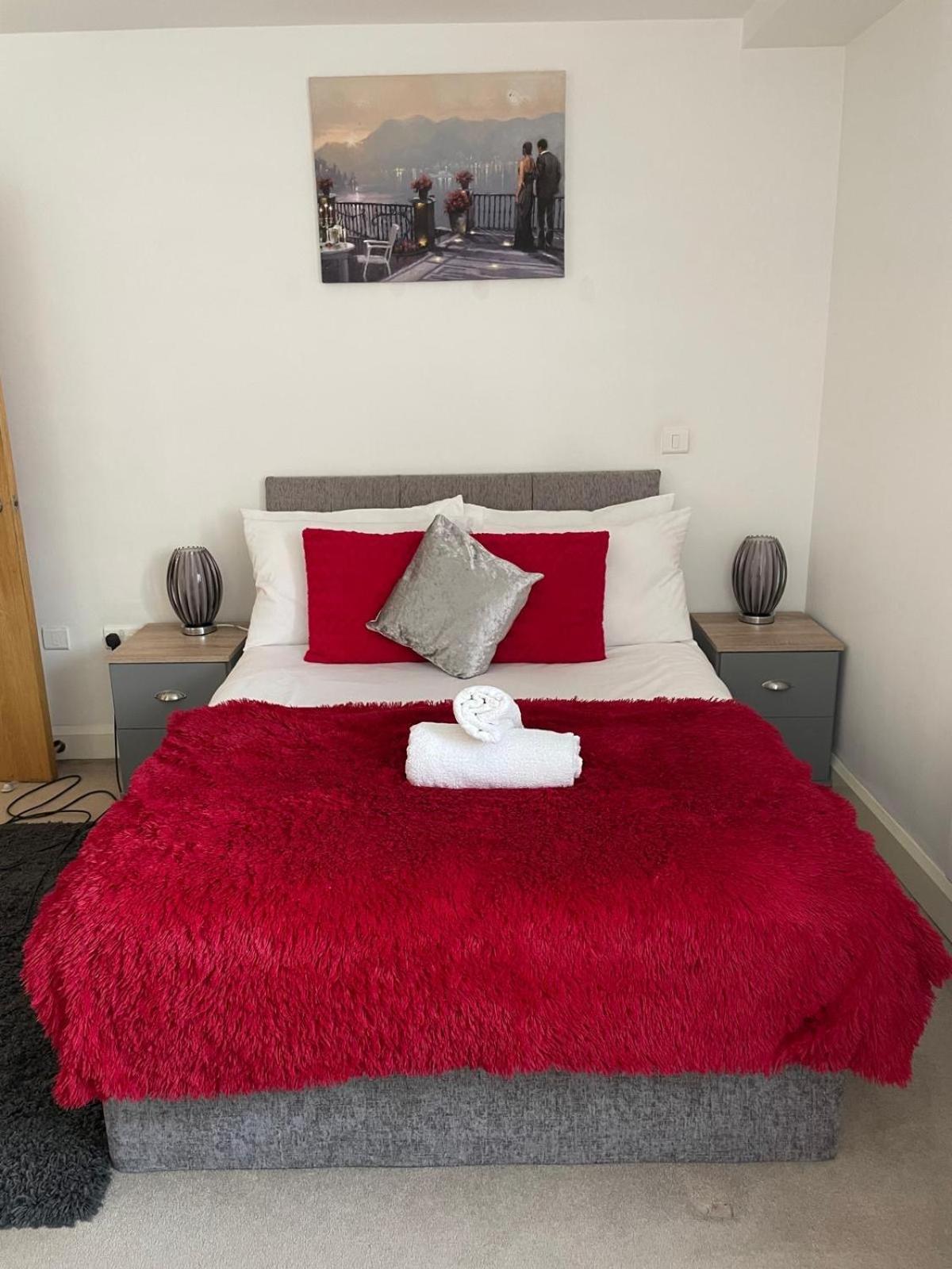 2 Bedroom Luxury Centre Apartment