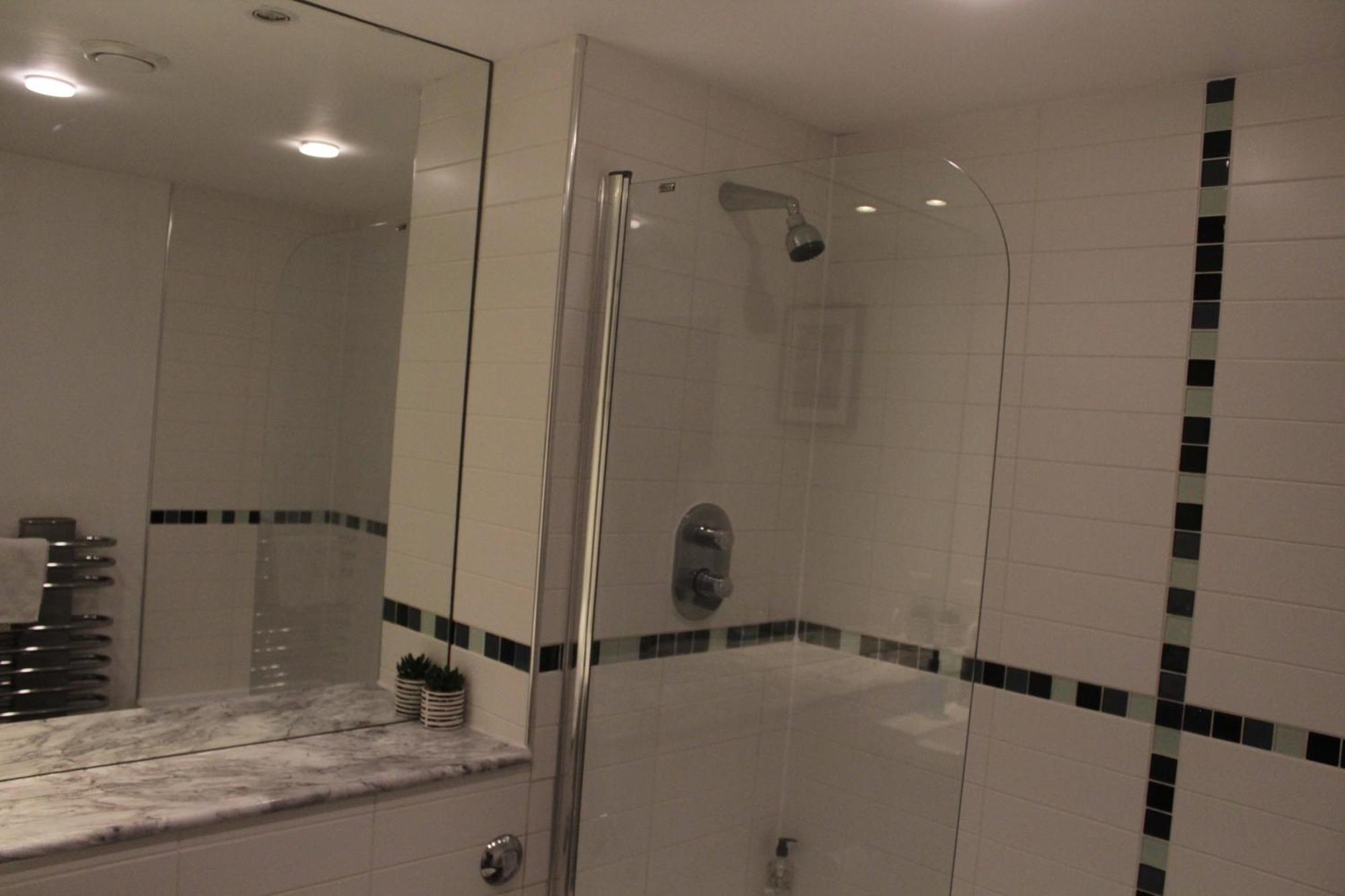 2 Bedroom Luxury Centre Apartment